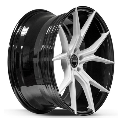 Ruedas autos de la fragua del negro brillante con la cara blanca