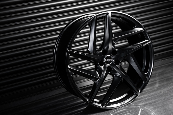 El DEPORTE Monoblock Khan de RANGE ROVER MECANOGRAFÍA a 52 ruedas forjadas RS 23&quot;