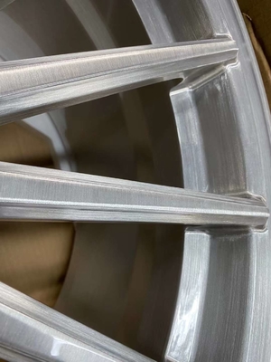 La plata cepillada Vossen VFS-2 forjó las ruedas para BMW E93 M3