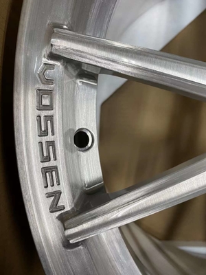 La plata cepillada Vossen VFS-2 forjó las ruedas para BMW E93 M3