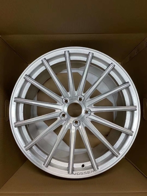 La plata cepillada Vossen VFS-2 forjó las ruedas para BMW E93 M3