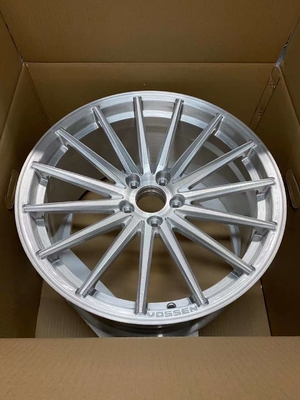La plata cepillada Vossen VFS-2 forjó las ruedas para BMW E93 M3